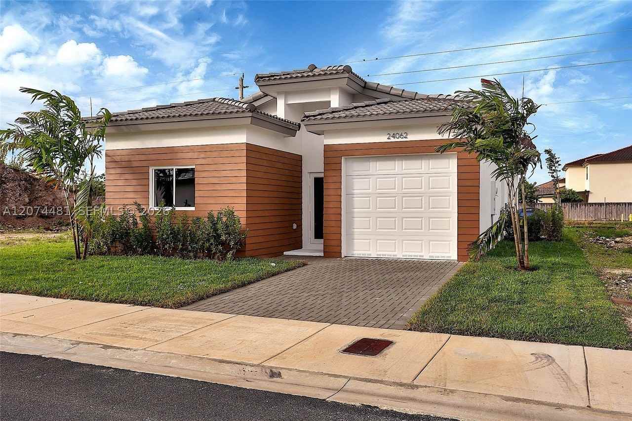24062 Sw 116th Ct - Photo 2 of 41