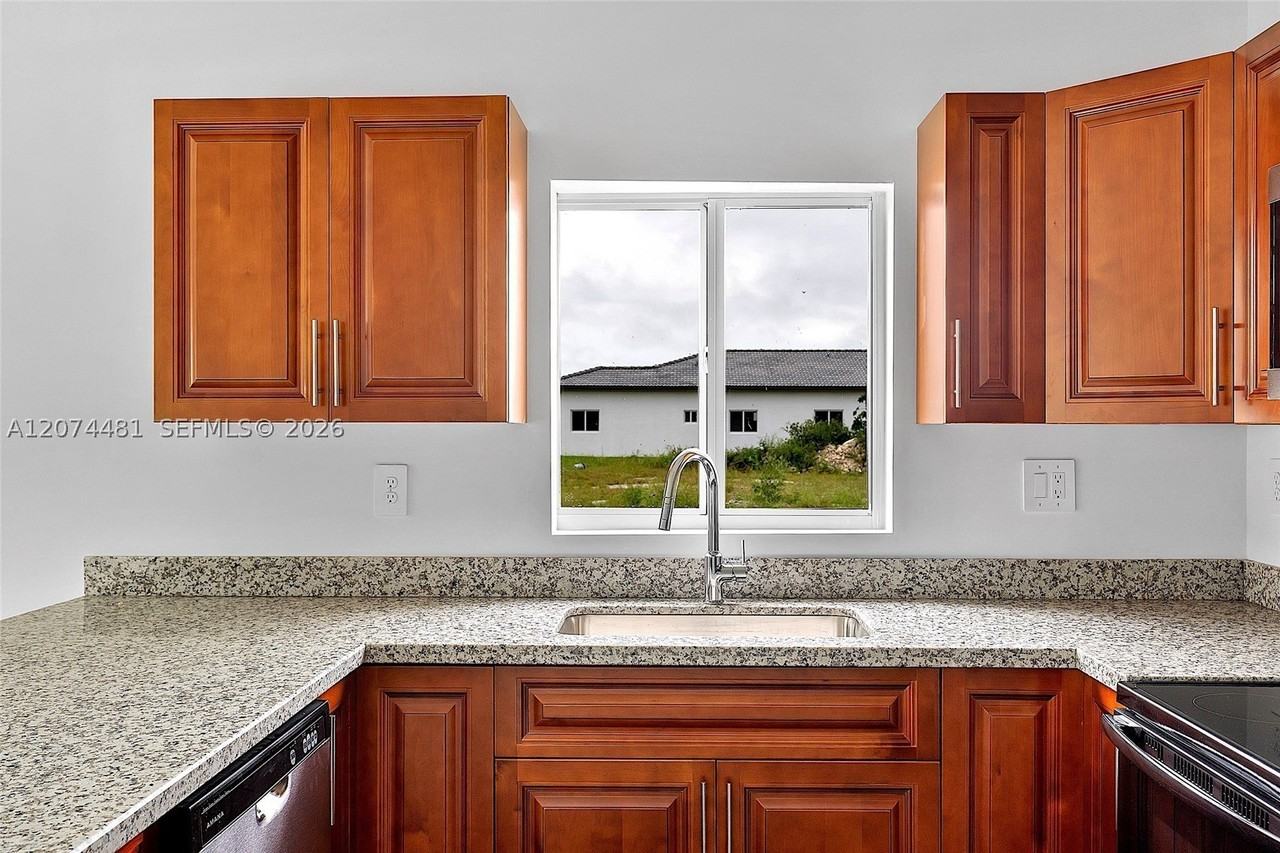 24062 Sw 116th Ct - Photo 5 of 41
