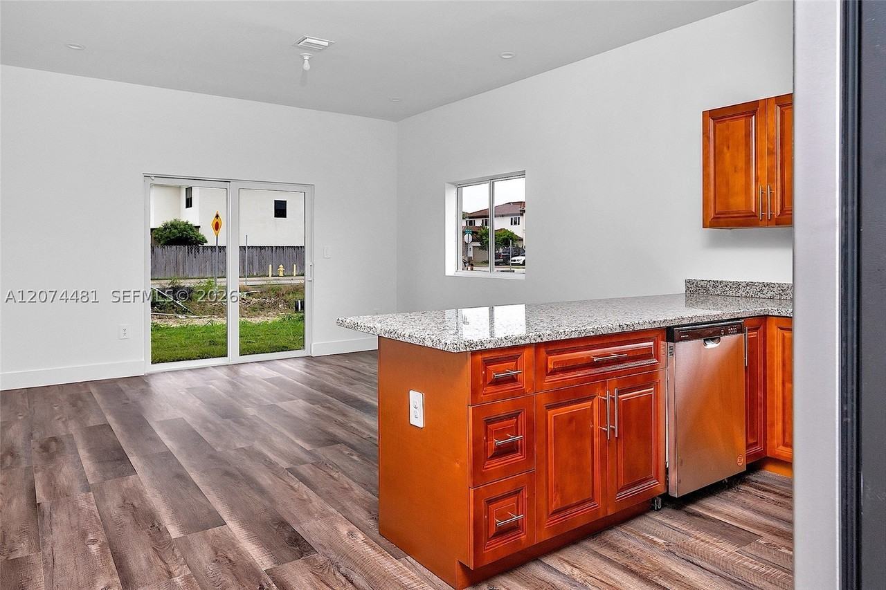 24062 Sw 116th Ct - Photo 6 of 41