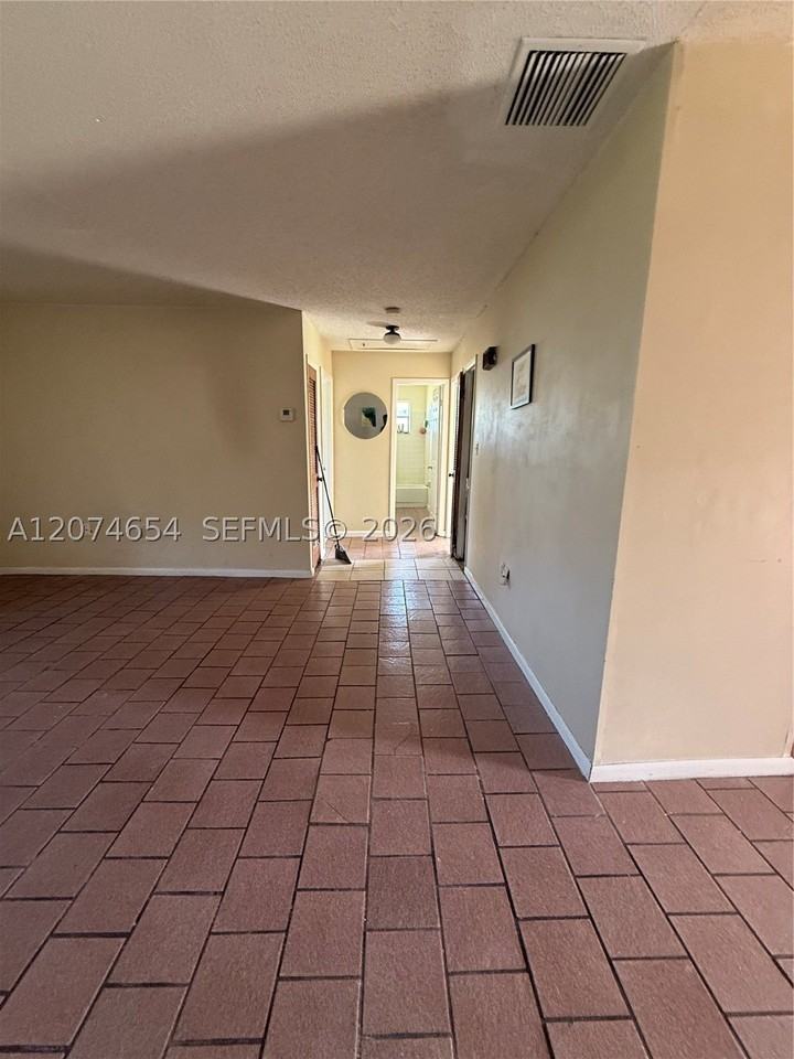 2679 Niagara Ave - Photo 6 of 7
