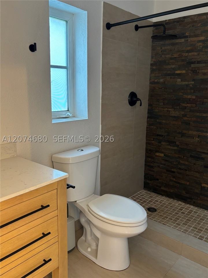 447 Blue Rd - Photo 4 of 7