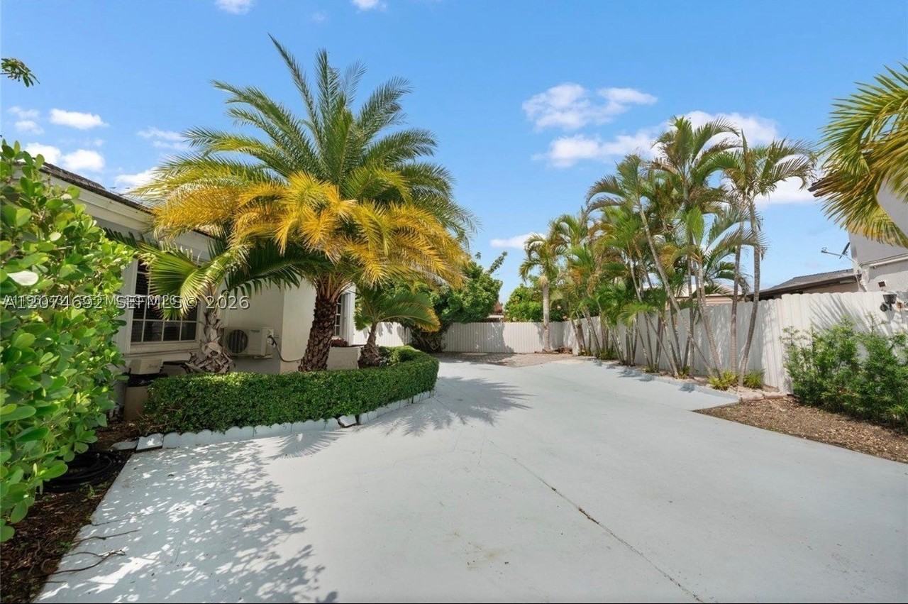 15642 Sw 59th St #0 - Photo 2 of 21