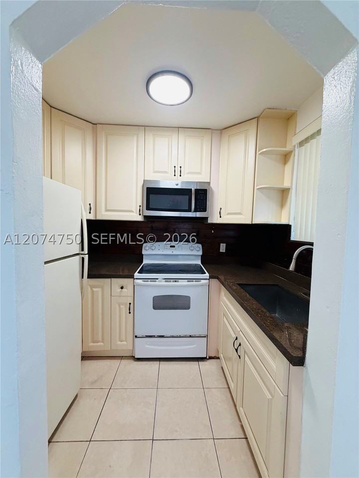 756 N 17th Ave #15 - Photo 2 of 12