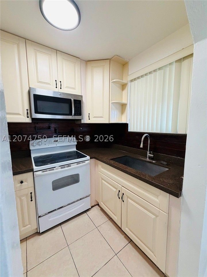 756 N 17th Ave #15 - Photo 3 of 12