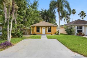 featured image of 879 Sw 10th St #0