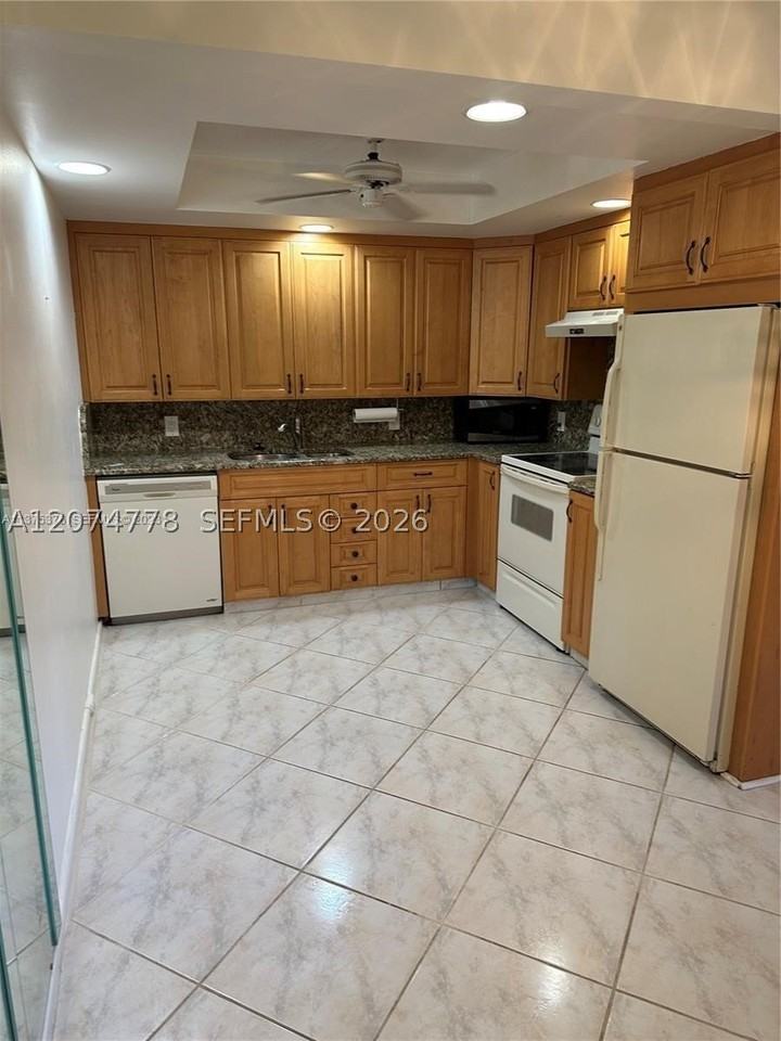 2027 Hythe B #2027 - Photo 3 of 13