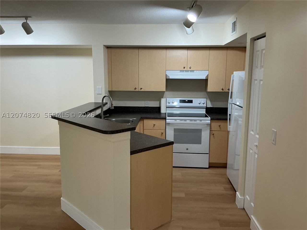 4200 San Marino Blvd #107 - Photo 6 of 26