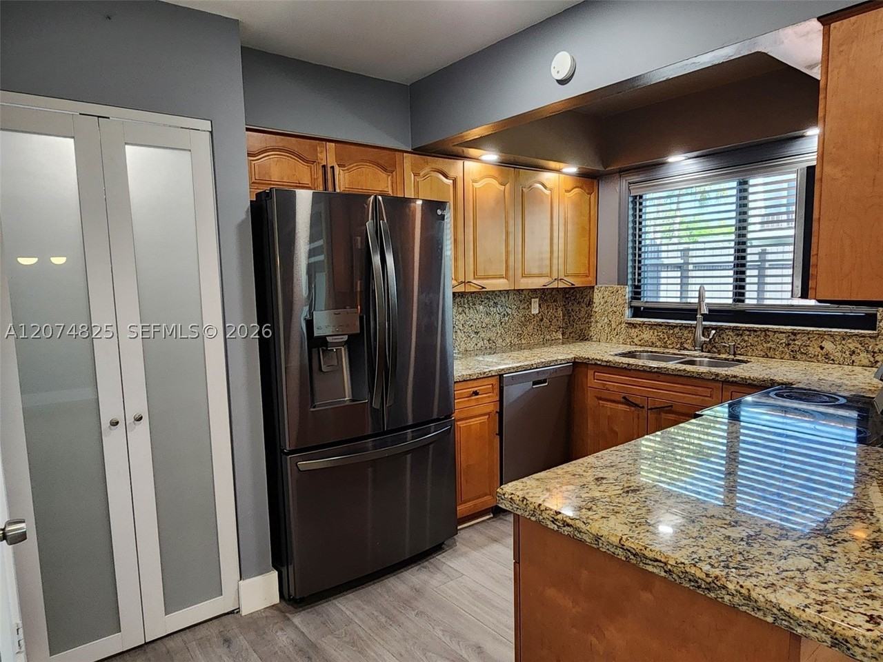 6518 Kendale Lakes Dr #809 - Photo 4 of 31