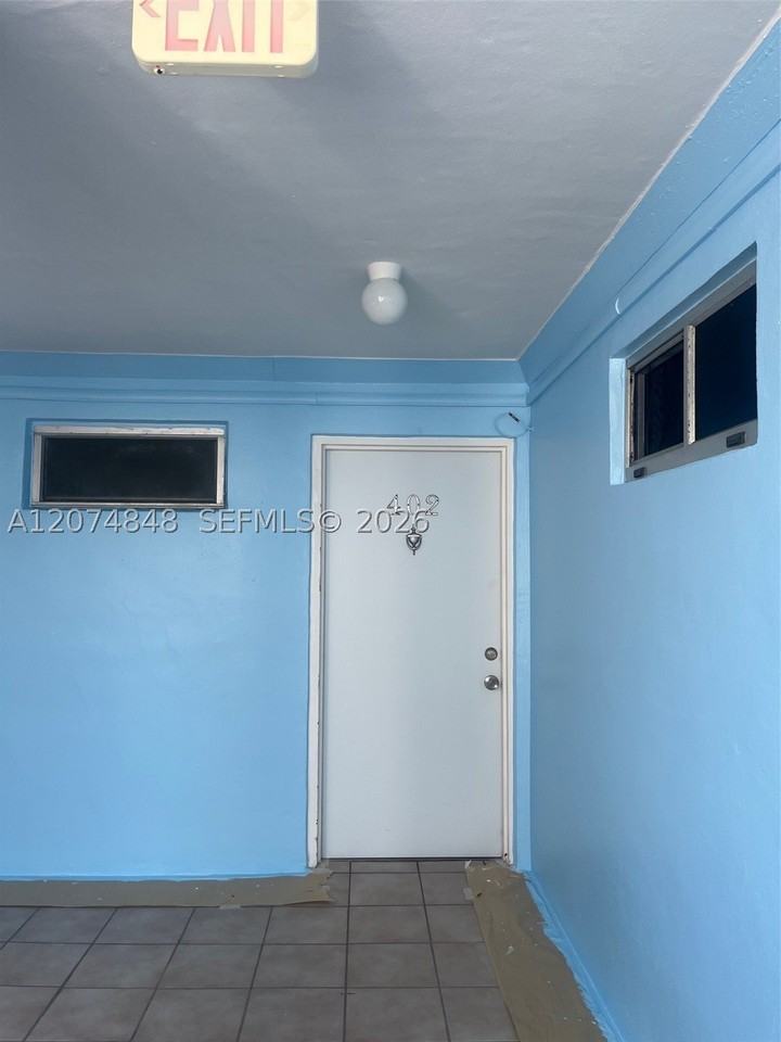 8530 Byron Ave #402 - Photo 5 of 29