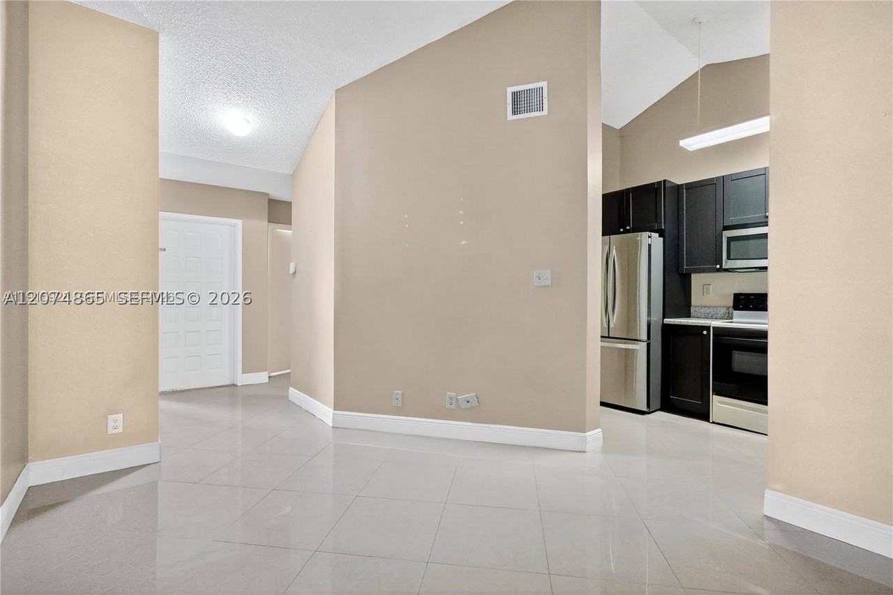9407 Sw 138th Pl #9407 - Photo 4 of 13