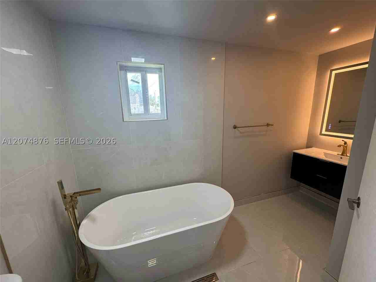 586 Nw 48th St #1 - Photo 6 of 8