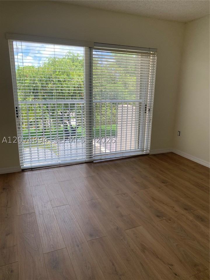 4447 Nw 98th Ave - Photo 7 of 9