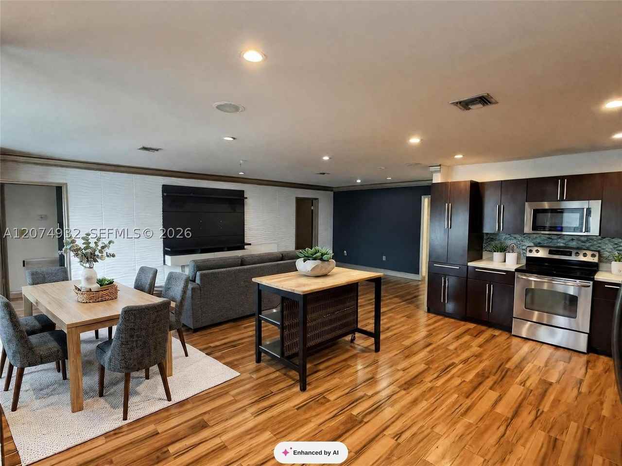 56 Nw 39th St #56 - Photo 2 of 16