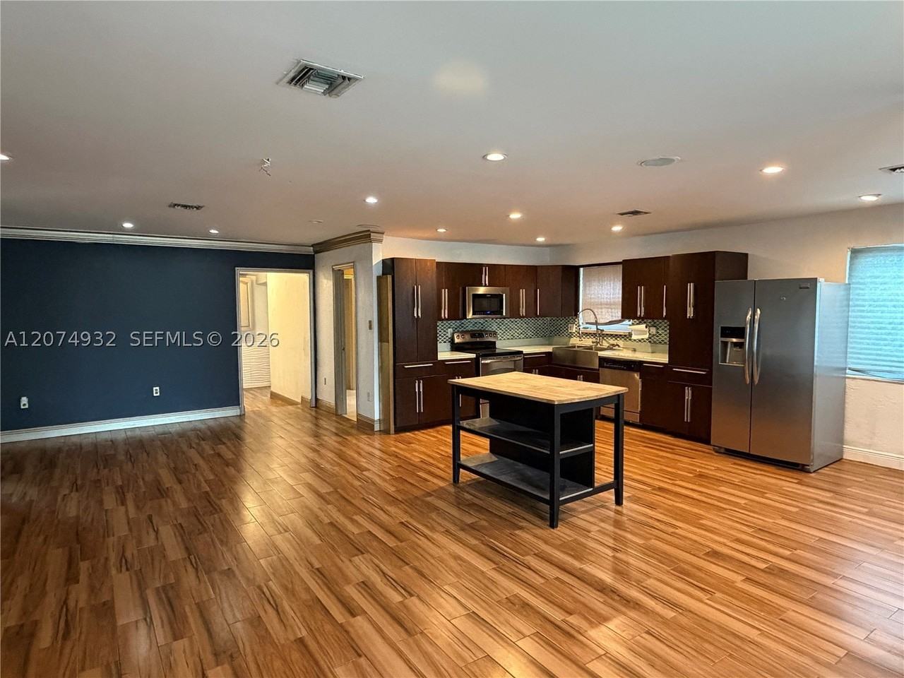56 Nw 39th St #56 - Photo 3 of 16