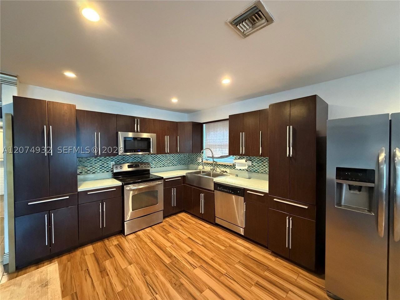 56 Nw 39th St #56 - Photo 5 of 16