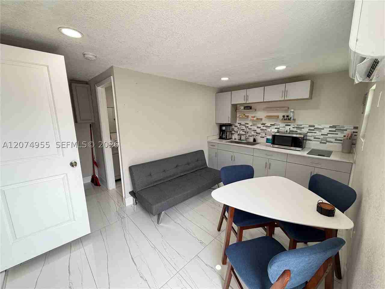 6830 Sw 8th St - Photo 4 of 13