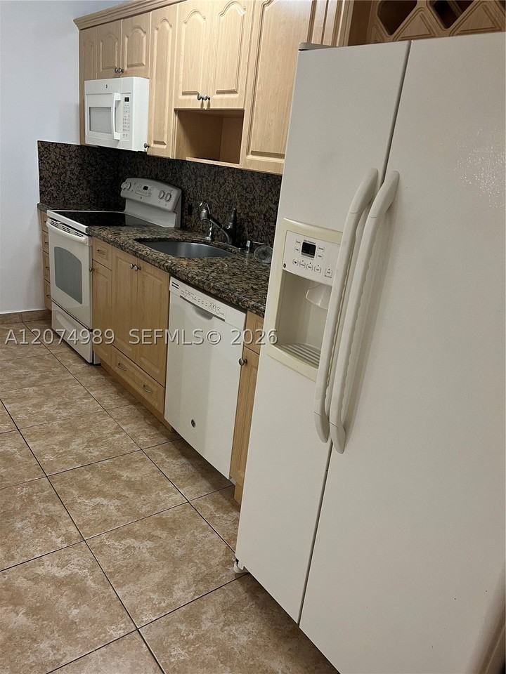 627 W 68th St #627 - Photo 2 of 7