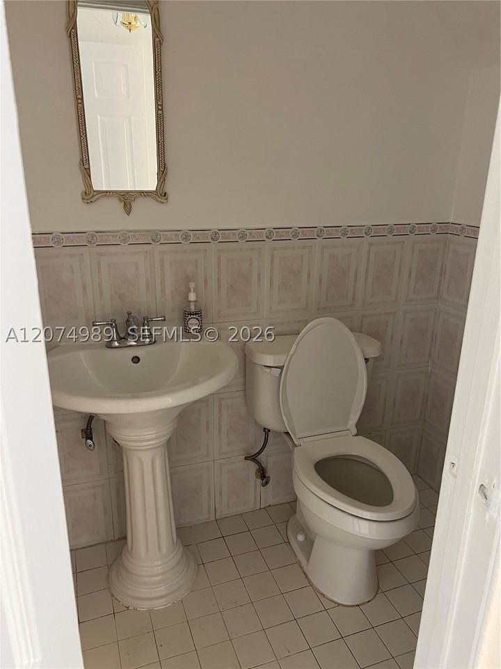 627 W 68th St #627 - Photo 3 of 7