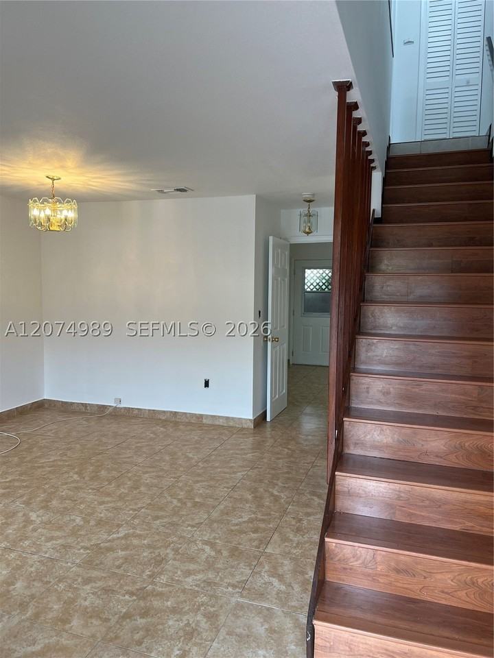 627 W 68th St #627 - Photo 4 of 7