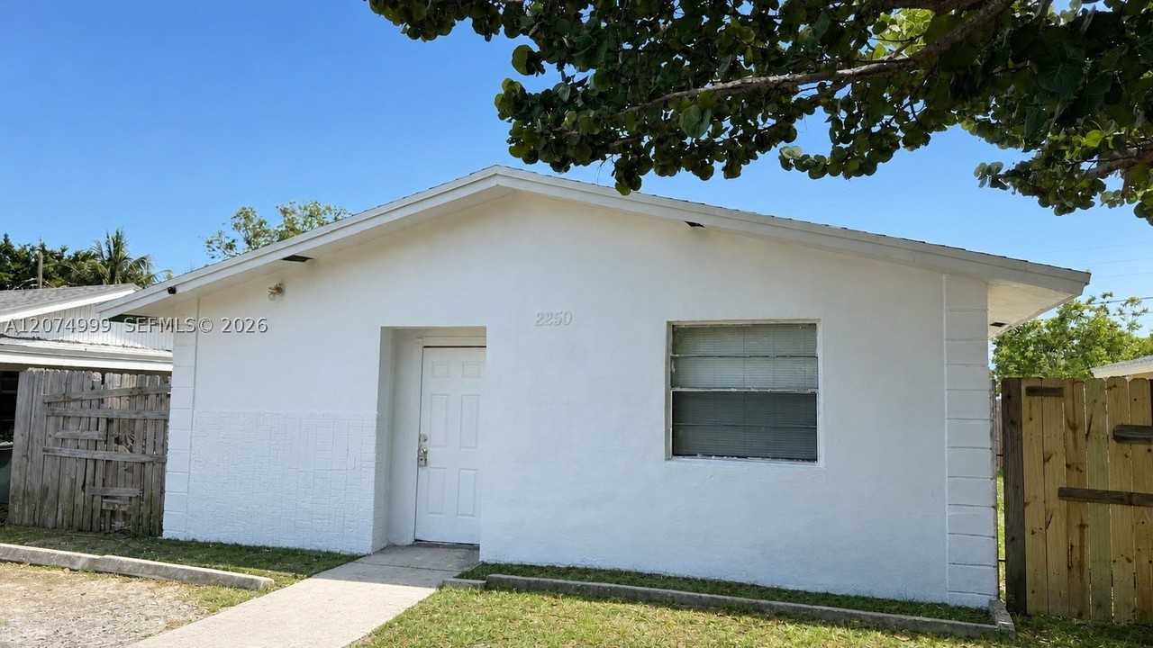 2250 Nw 4th Ct - Photo 2 of 3