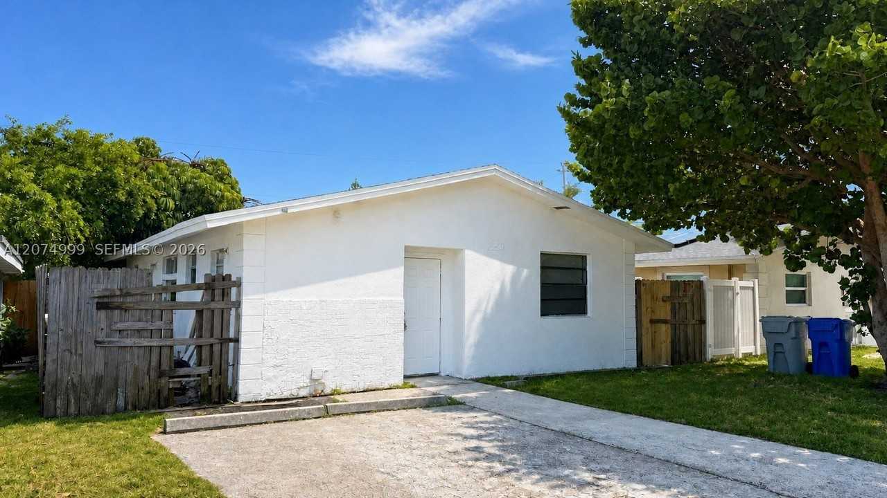 2250 Nw 4th Ct - Photo 3 of 3