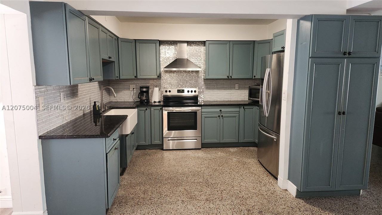 482 Ne 8th Ave #482 - Photo 3 of 20