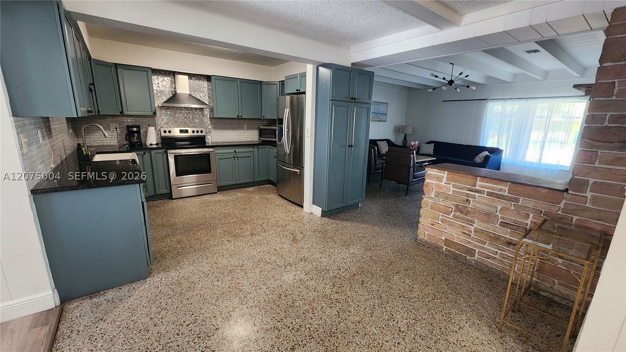482 Ne 8th Ave #482 - Photo 4 of 20