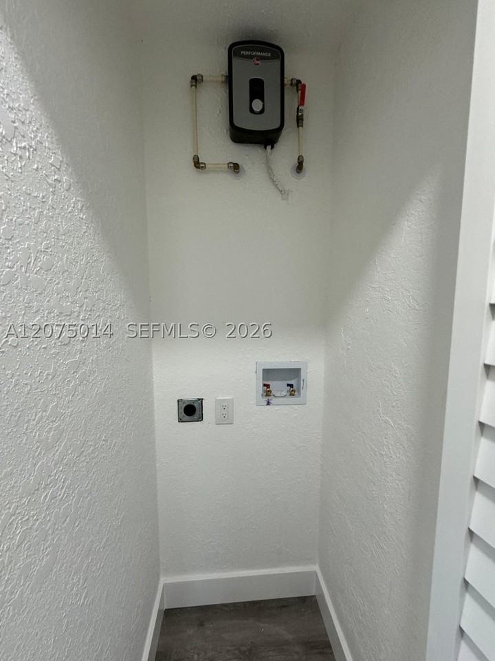 5801 Nw 11th Ave #B - Photo 6 of 21