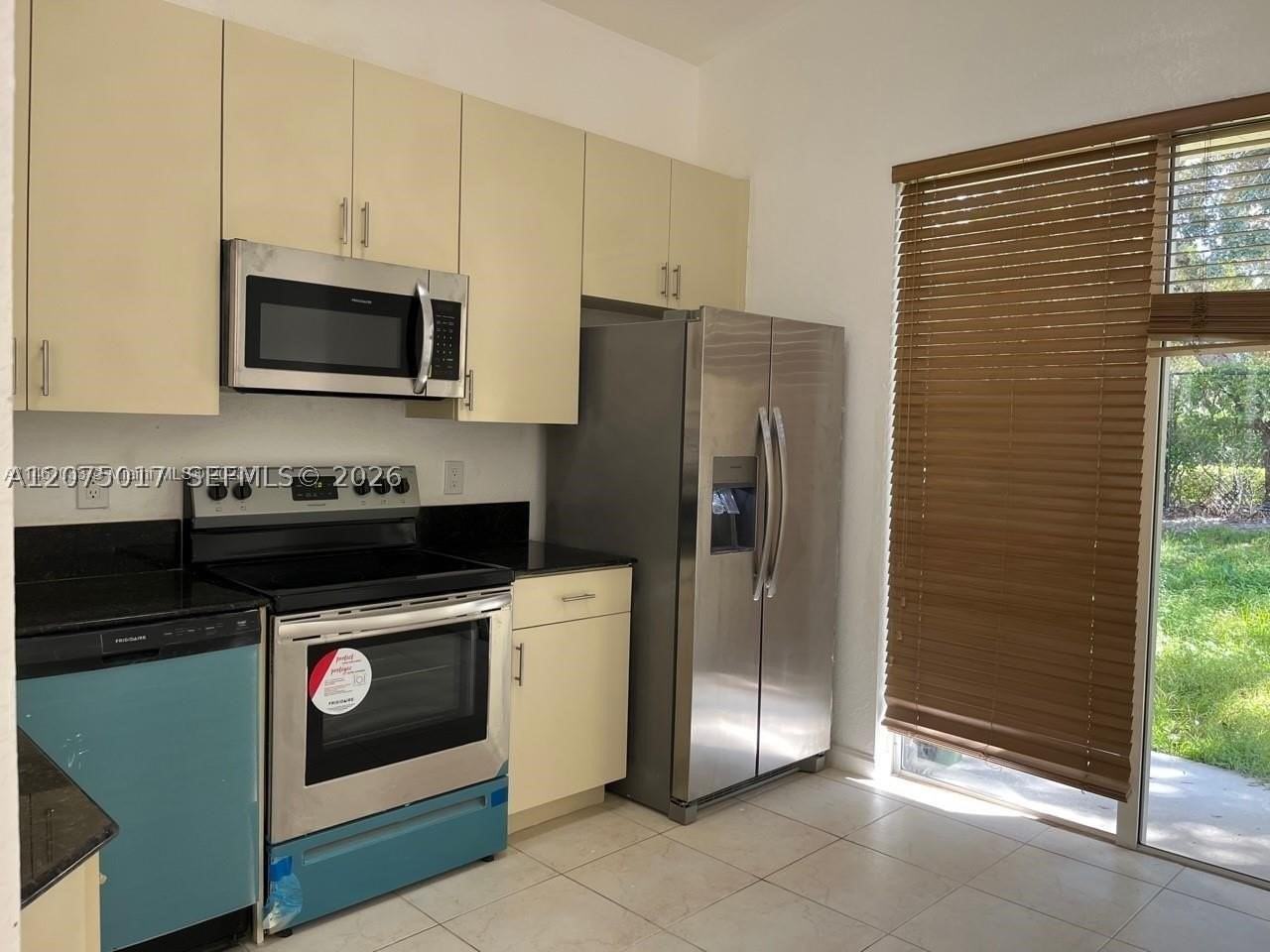 2315 Ne 37th Rd - Photo 6 of 24