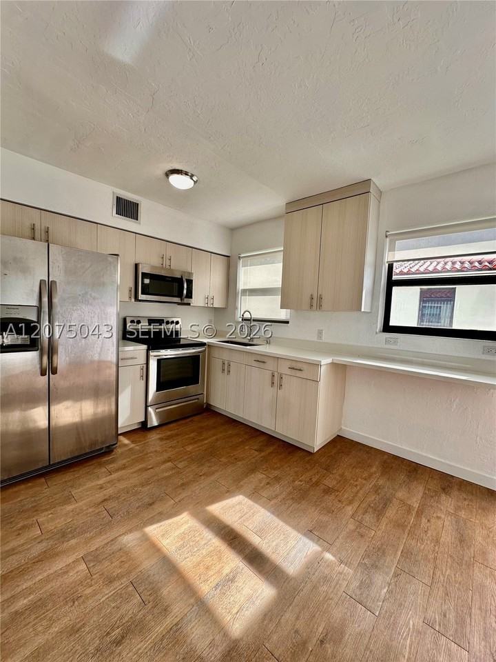 1440 Nw 42nd St #2 - Photo 7 of 12