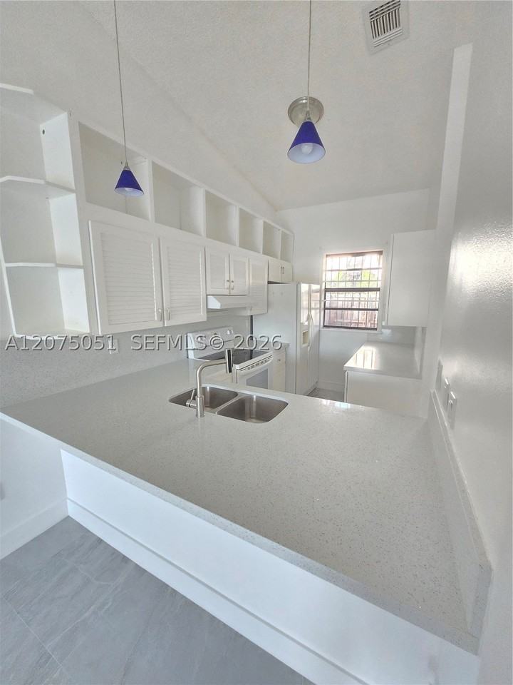 6746 Nw 188th Ter - Photo 6 of 21