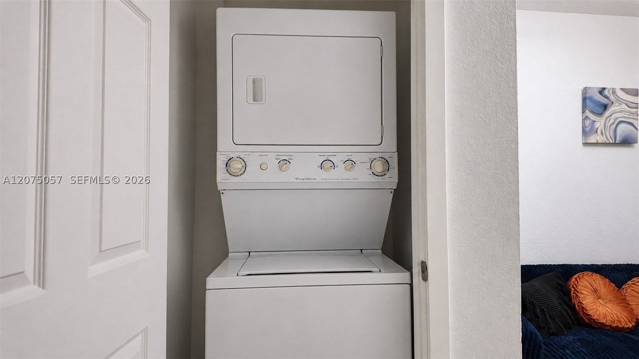 951 Jefferson Ave #2 - Photo 6 of 12