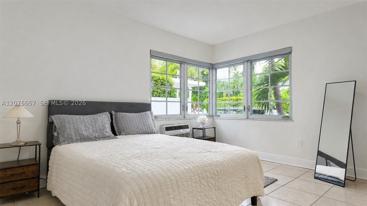 951 Jefferson Ave #2 - Photo 7 of 12