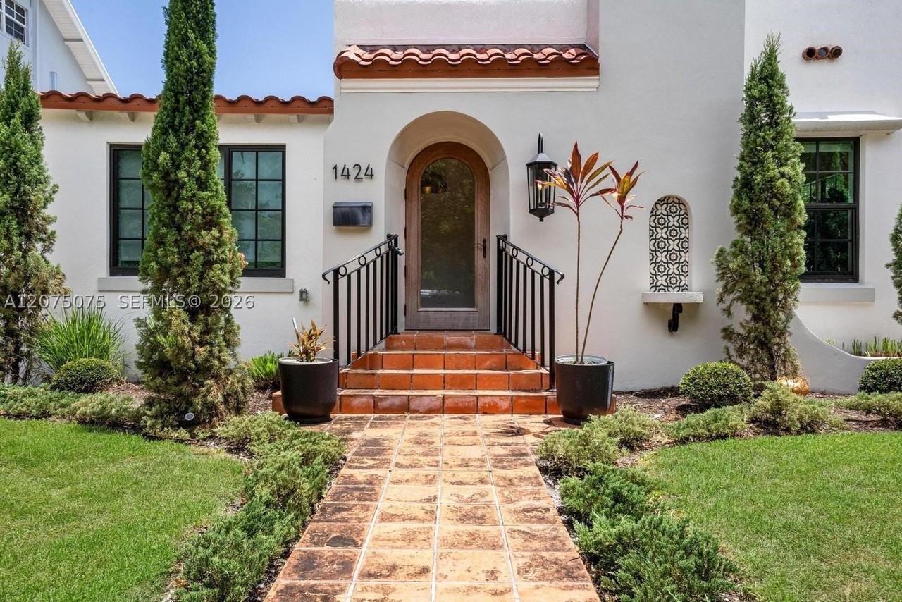 1424 Sw 11th St - Photo 4 of 26