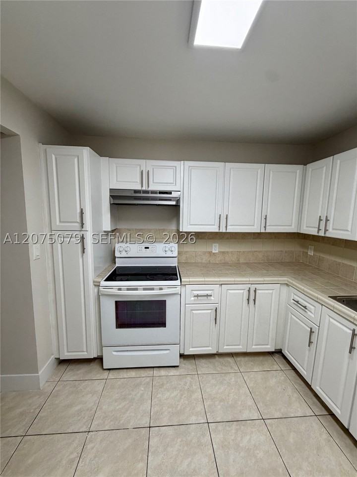 2025 Ne 164th St #608 - Photo 5 of 16