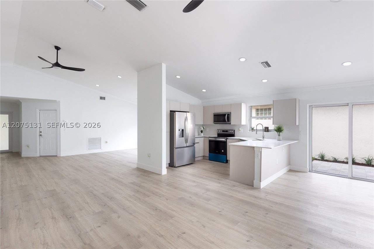 46 Gables Blvd - Photo 2 of 33