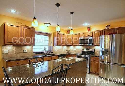 213 NE 13th St - Photo 2 of 19