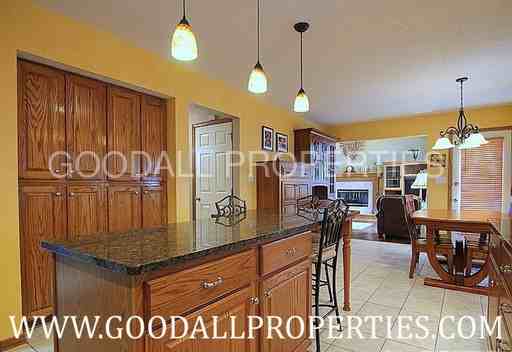 213 NE 13th St - Photo 3 of 19