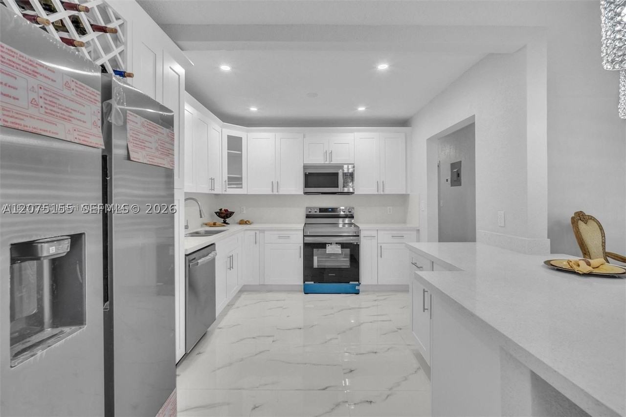 741 Ne 8th St - Photo 6 of 23