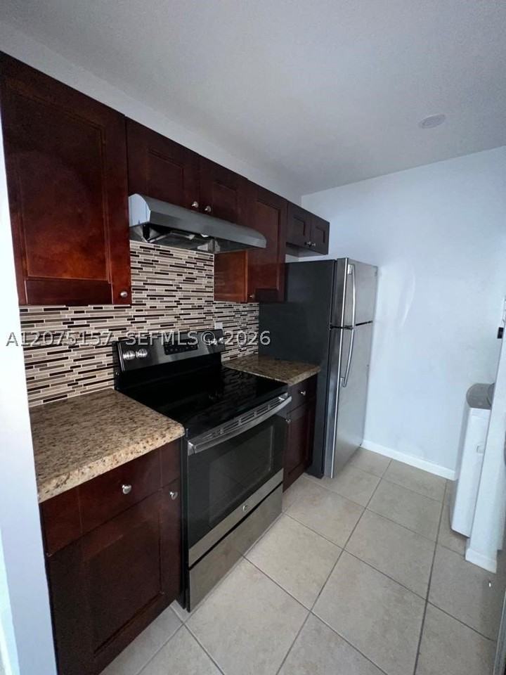 10112 Twin Lakes Dr #11E - Photo 3 of 13