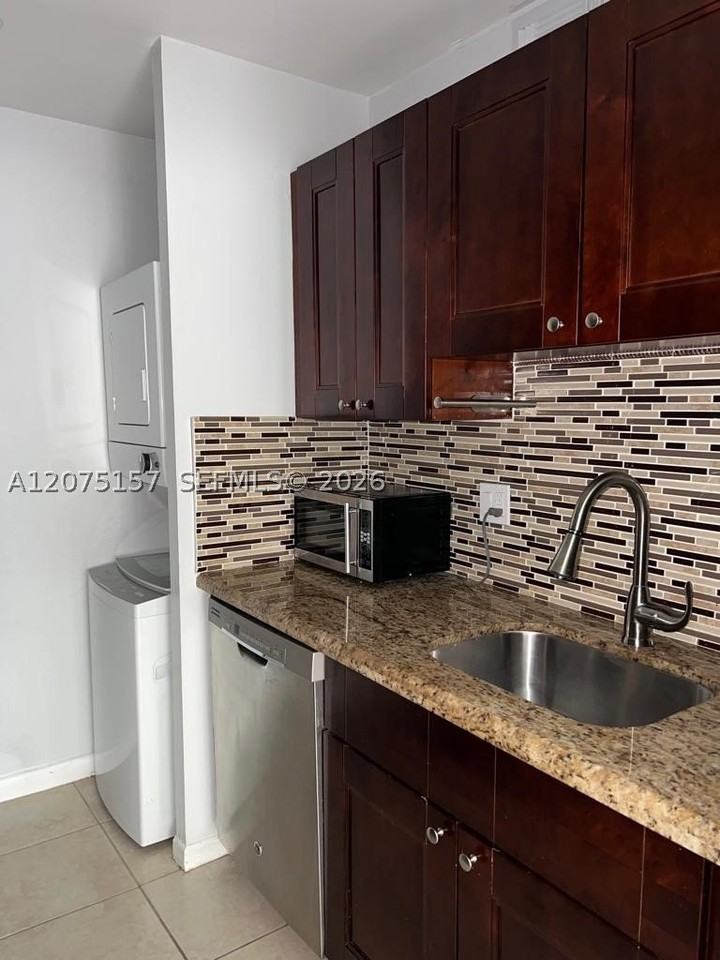 10112 Twin Lakes Dr #11E - Photo 4 of 13