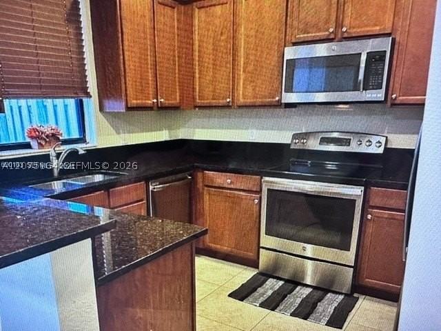 11281 Nw 88th St - Photo 3 of 6