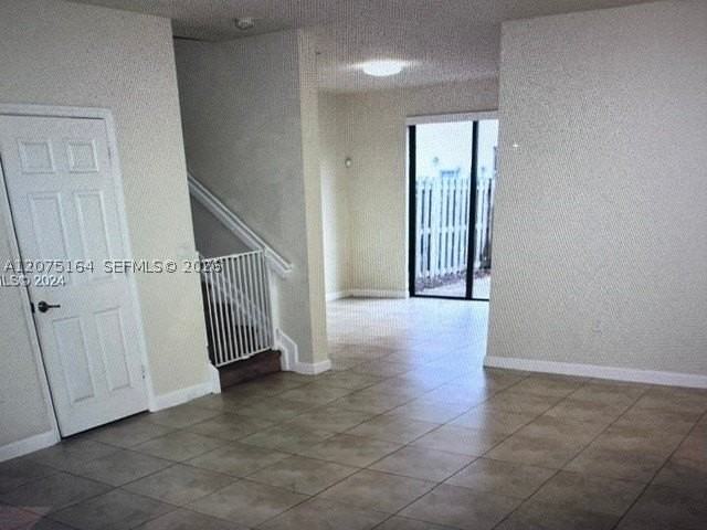 11281 Nw 88th St - Photo 4 of 6