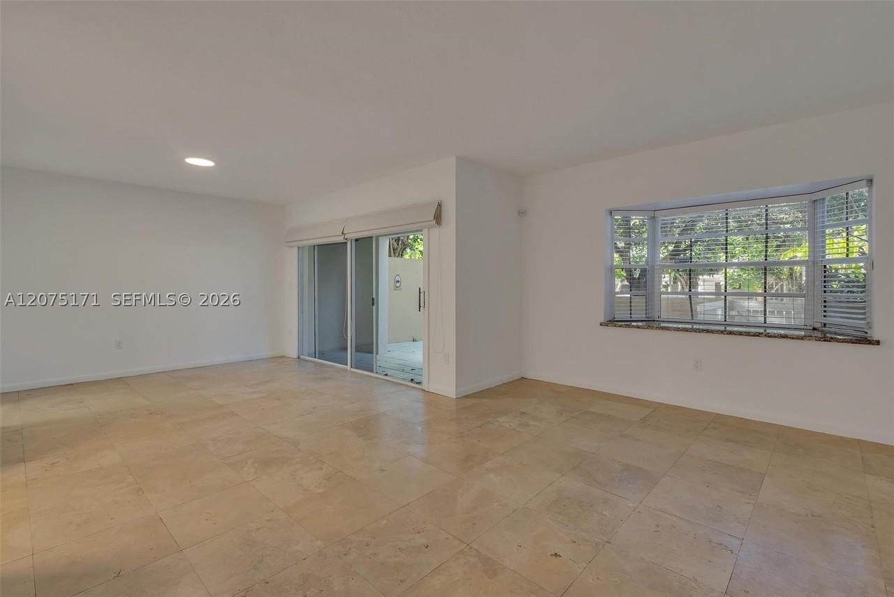 2560 Tigertail Ave #10 - Photo 2 of 7