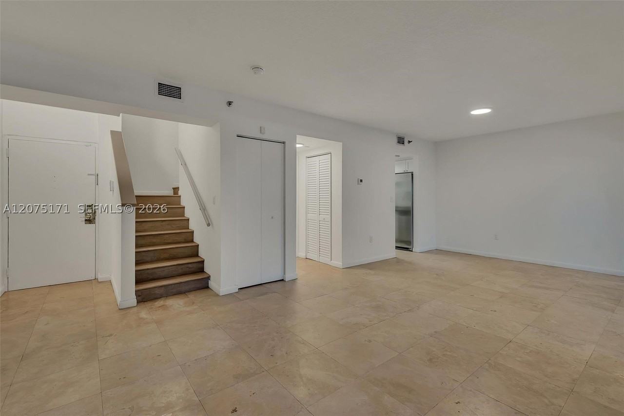 2560 Tigertail Ave #10 - Photo 3 of 7