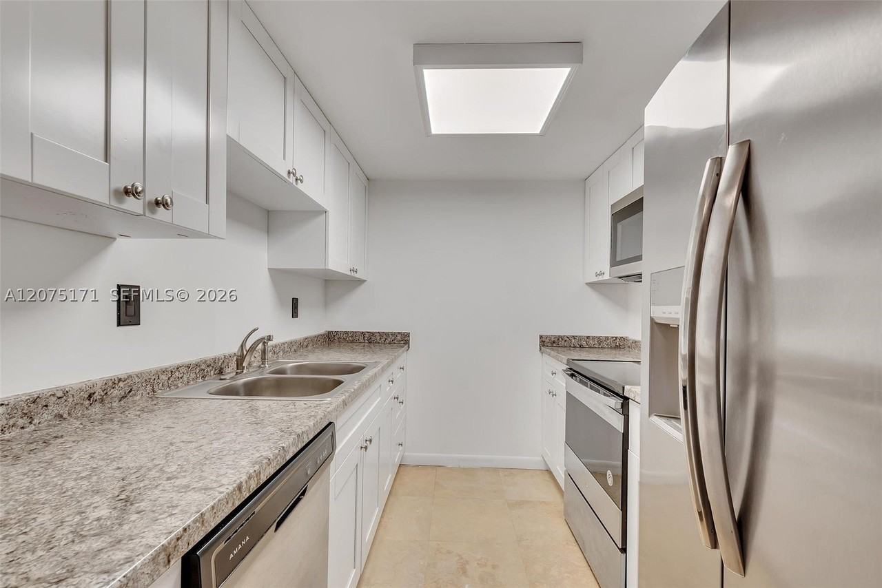2560 Tigertail Ave #10 - Photo 4 of 7