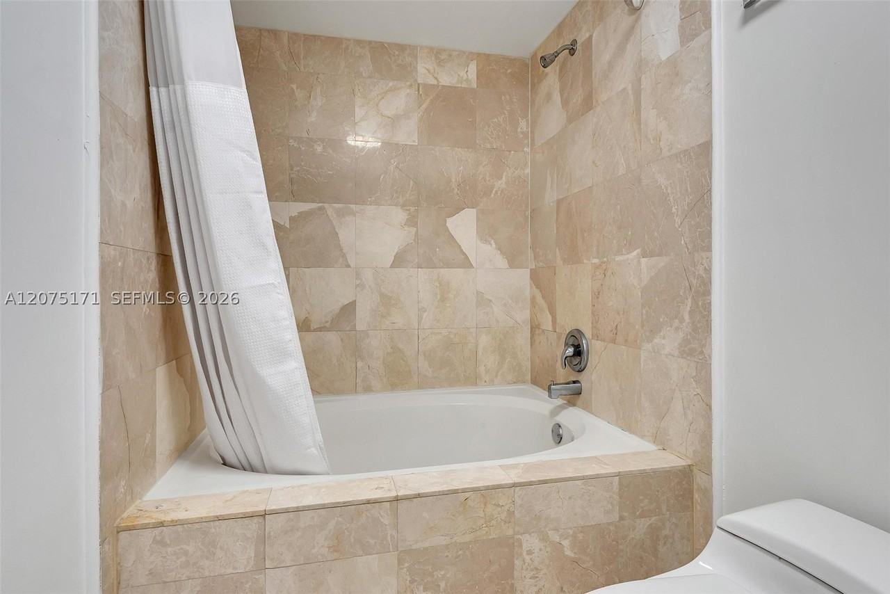 2560 Tigertail Ave #10 - Photo 5 of 7
