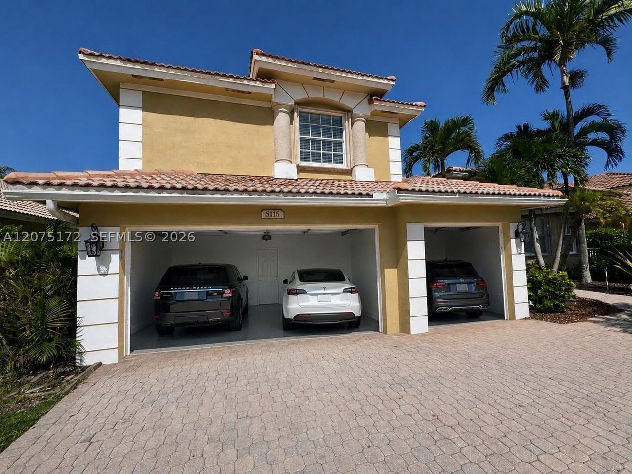5116 Nw 57th Ter - Photo 5 of 39