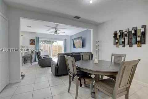 565 Ne 5th Pl - Photo 2 of 35
