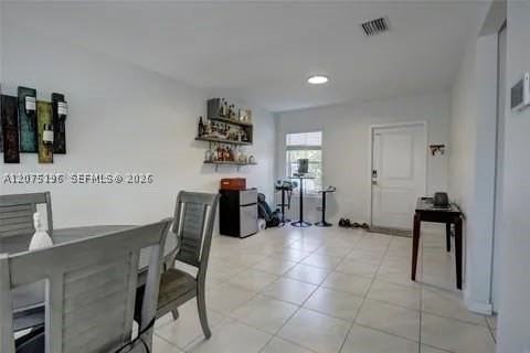 565 Ne 5th Pl - Photo 3 of 35